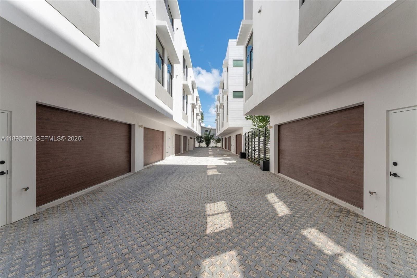 LC WHITES - Residential
