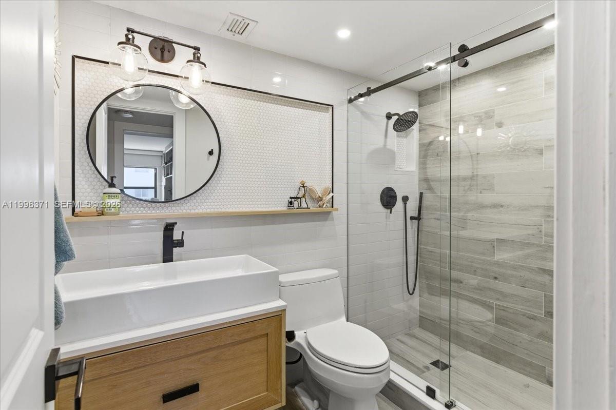 GALEN BREAKERS CONDO - Residential