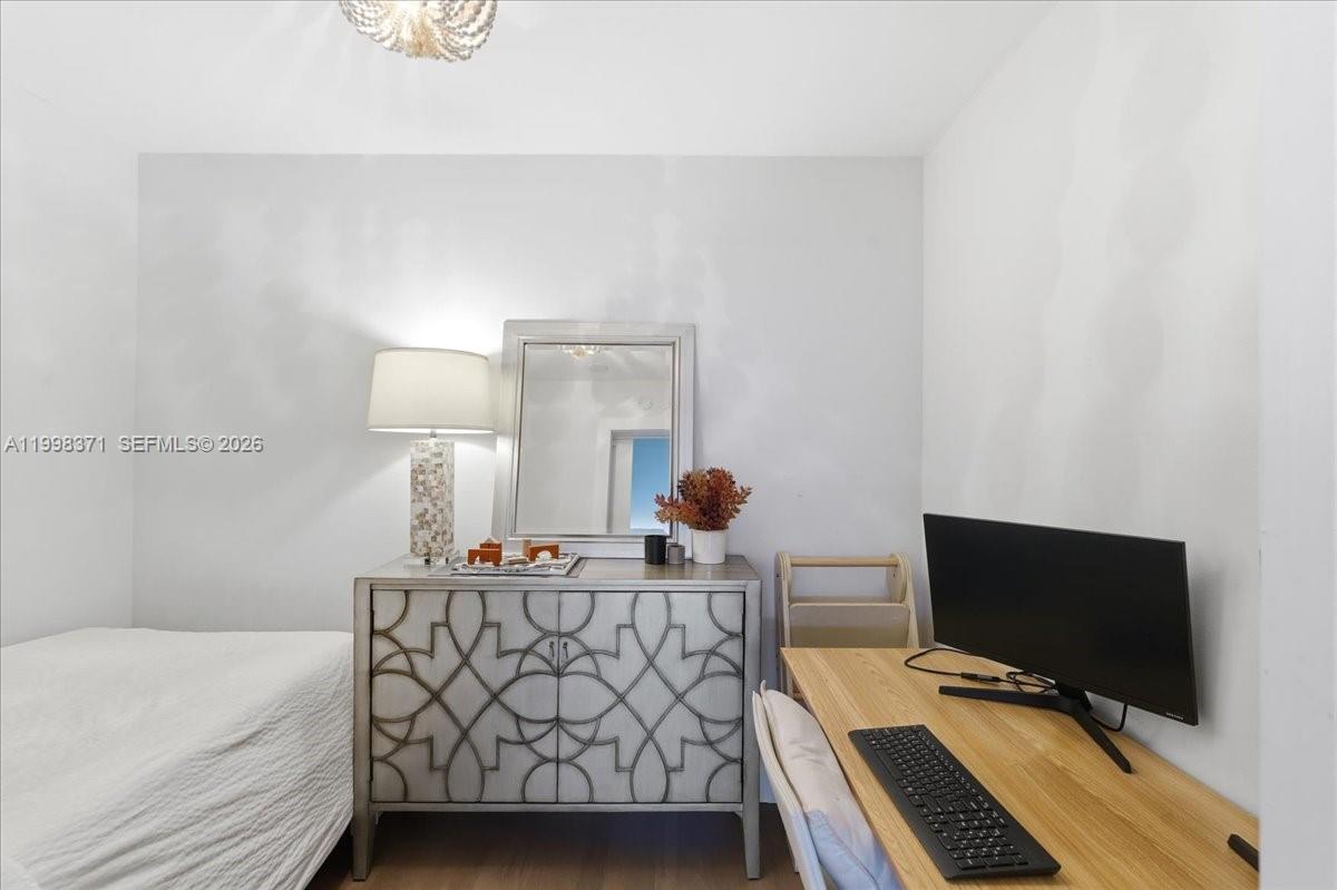 GALEN BREAKERS CONDO - Residential