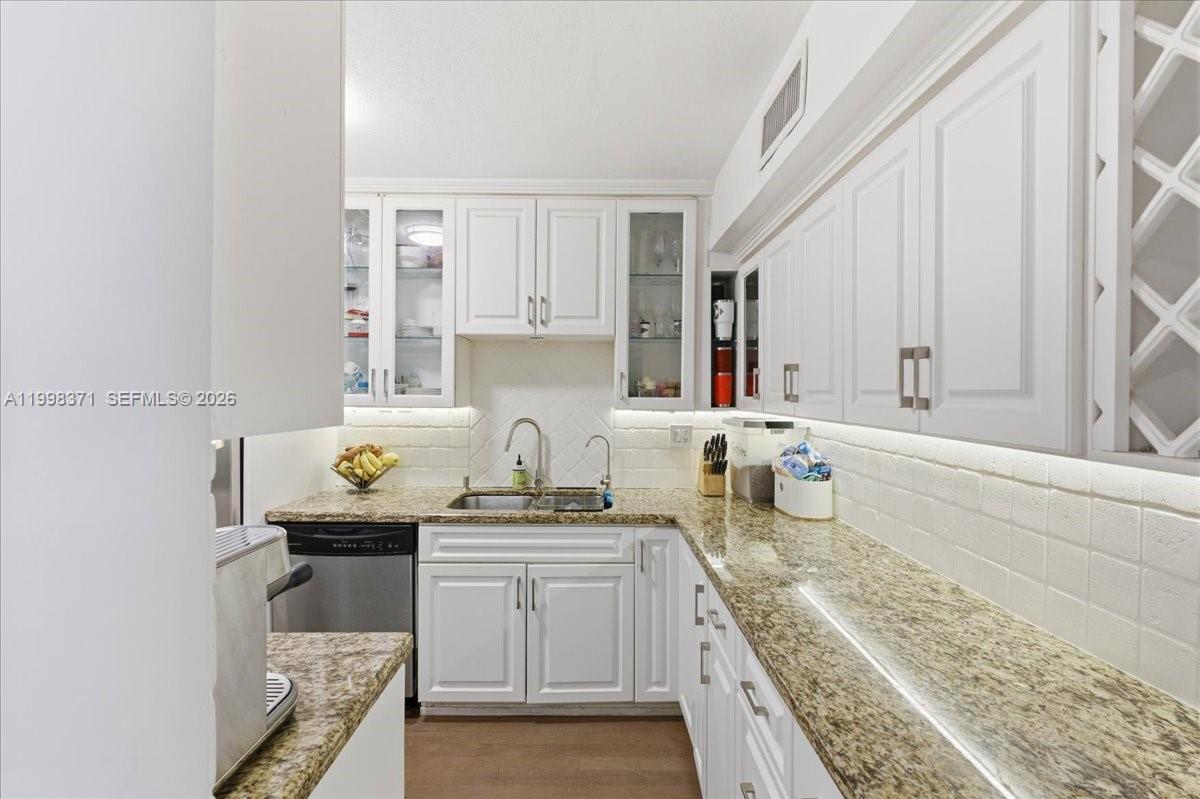 GALEN BREAKERS CONDO - Residential