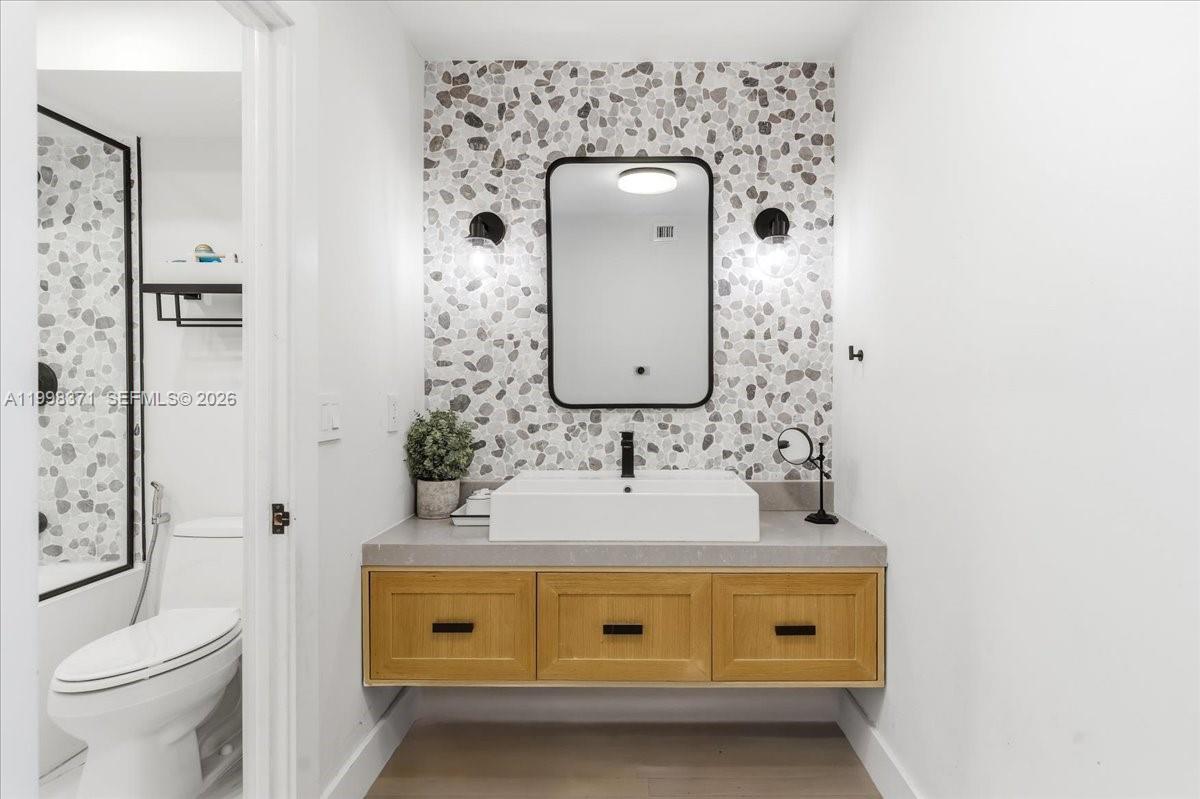 GALEN BREAKERS CONDO - Residential