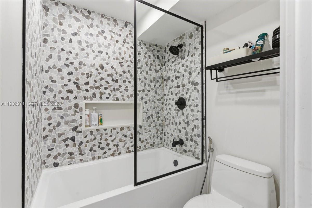 GALEN BREAKERS CONDO - Residential