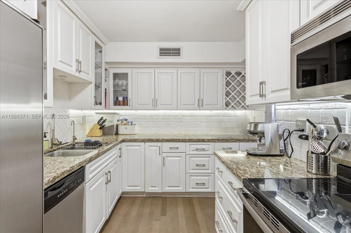 GALEN BREAKERS CONDO - Residential