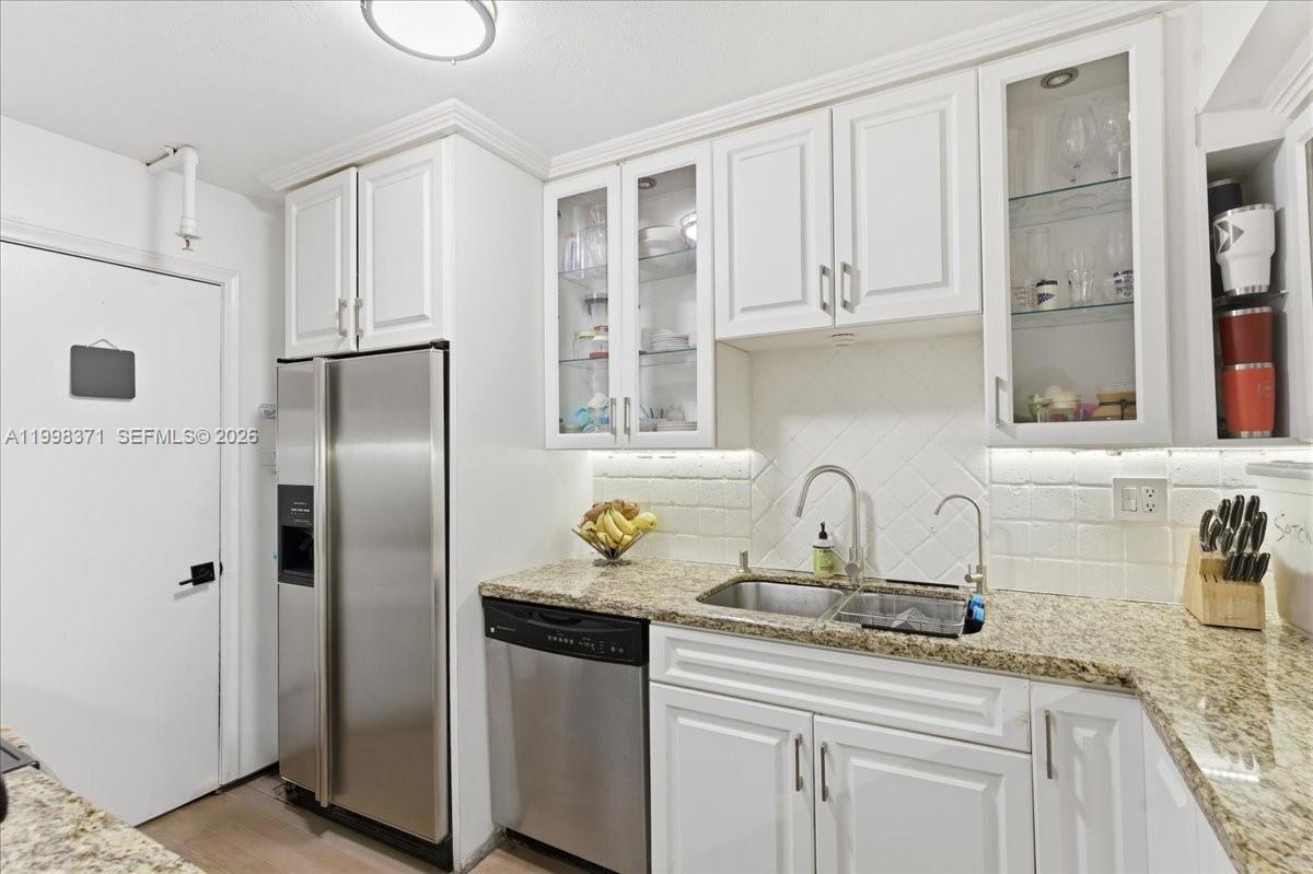 GALEN BREAKERS CONDO - Residential