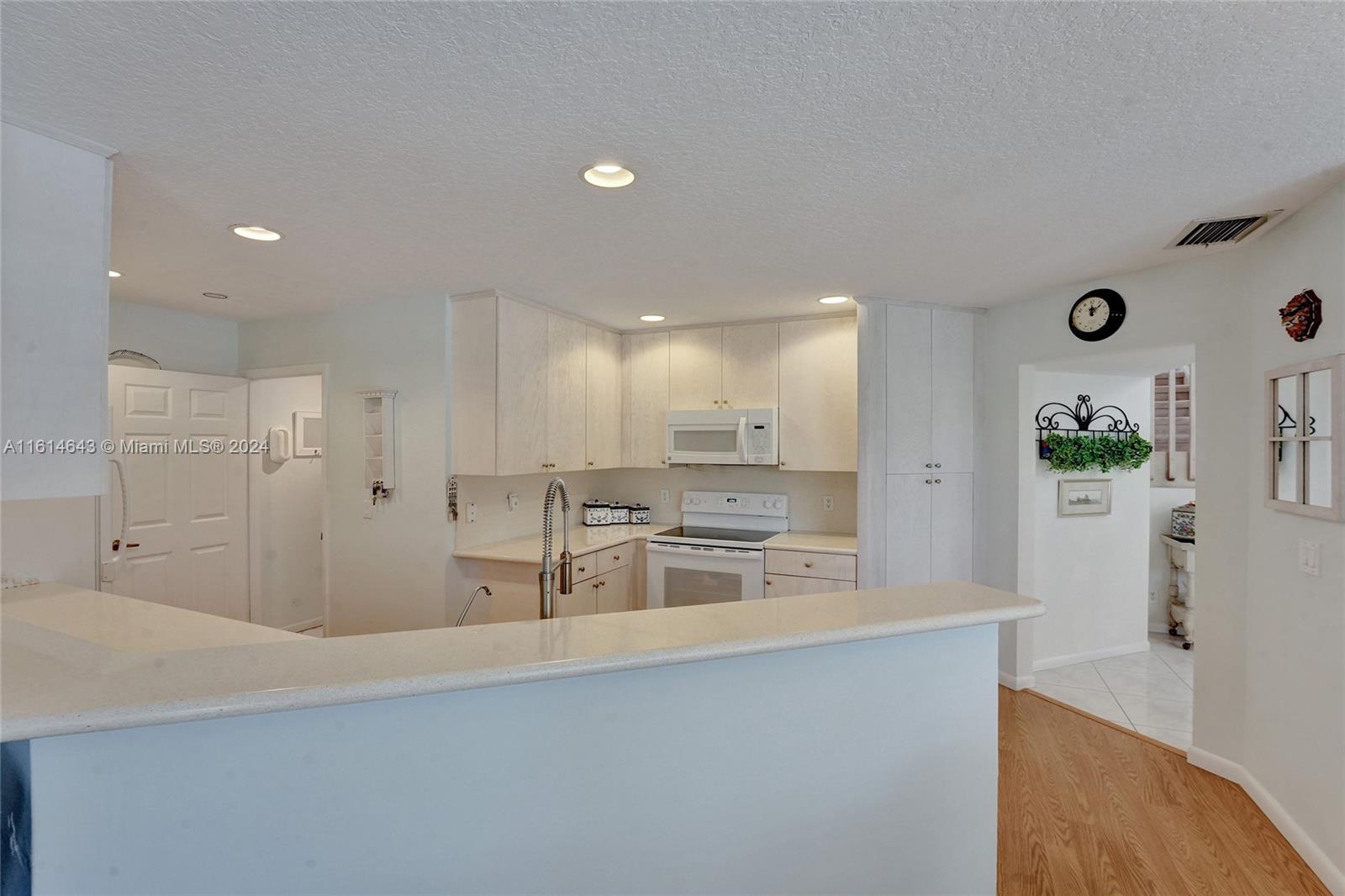 BALBOA POINT BOCA GOLF & - Residential