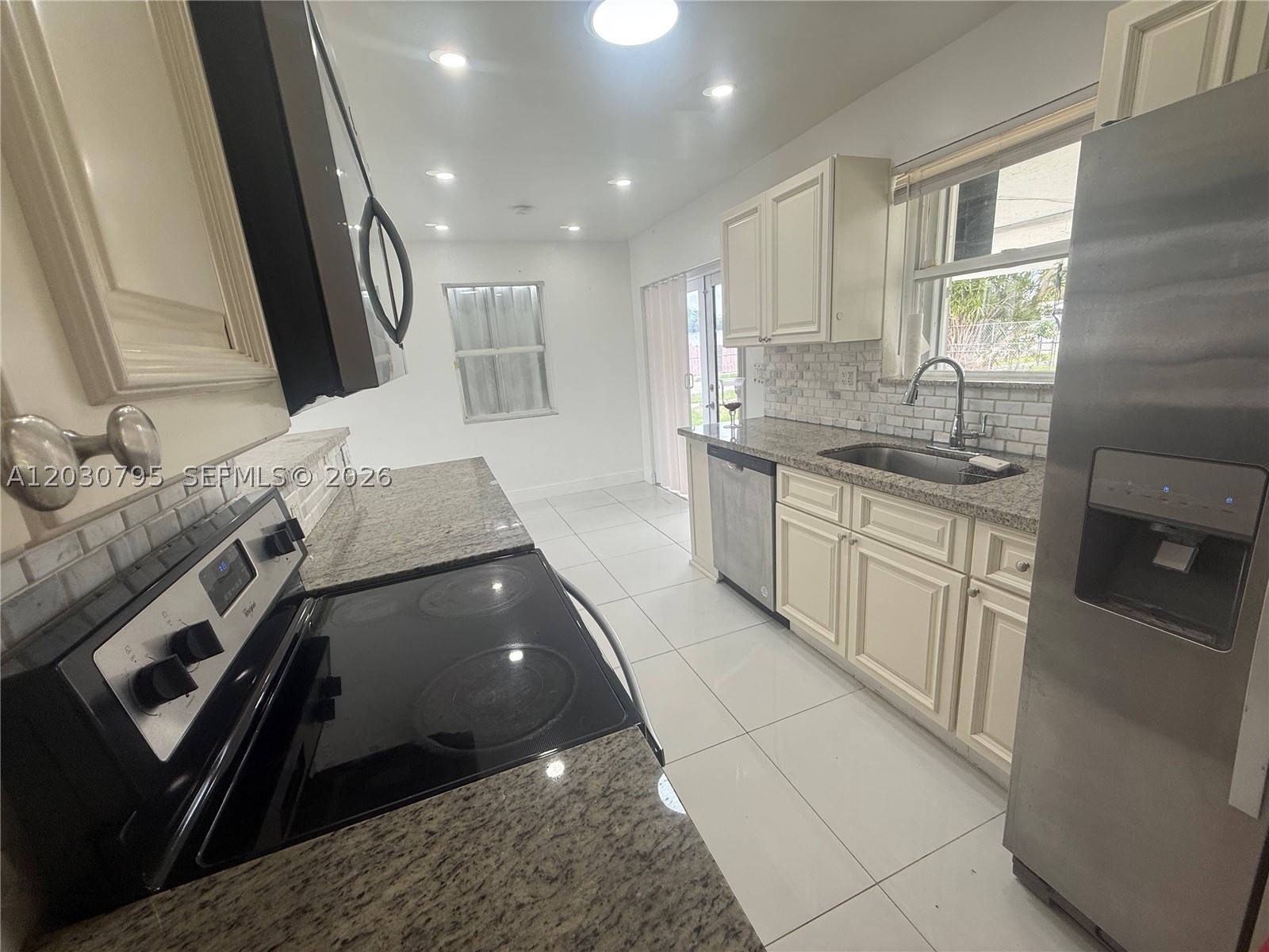 LEE BELL HOMES - Residential Lease