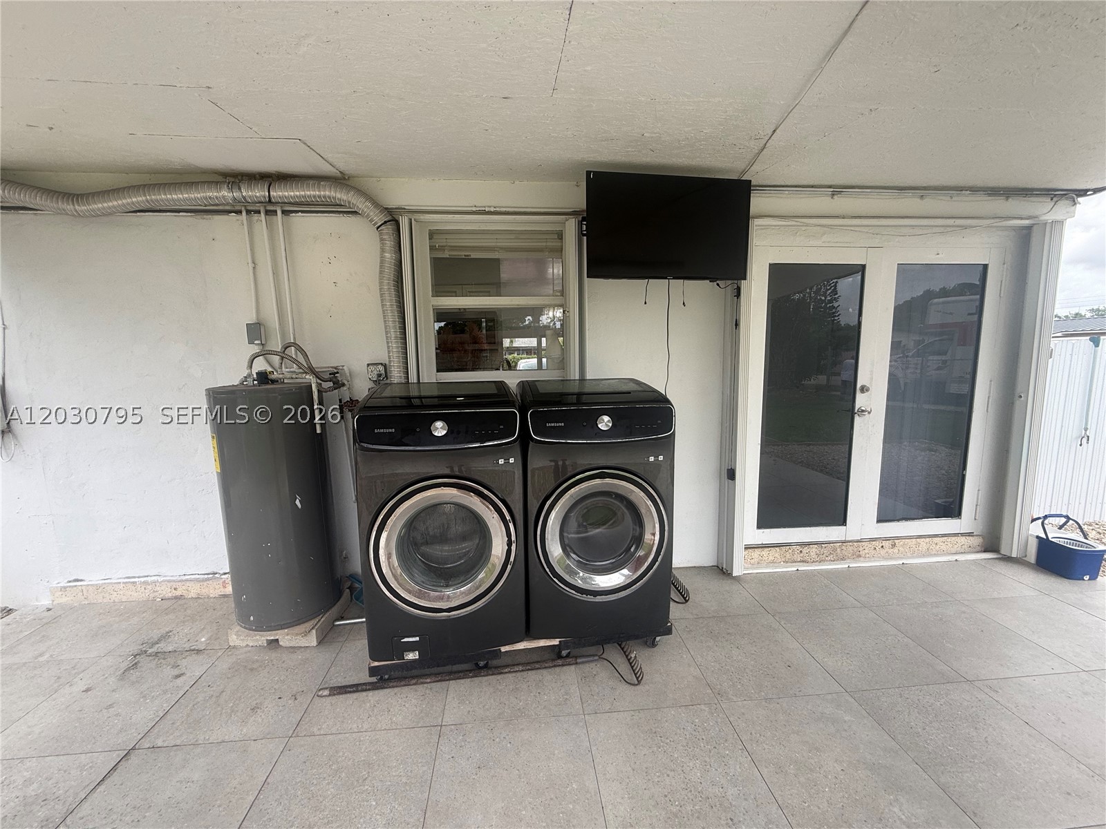 LEE BELL HOMES - Residential Lease