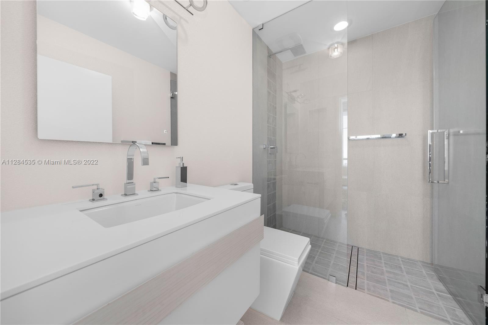 CONTINUUM ON SOUTH BEACH - Residential