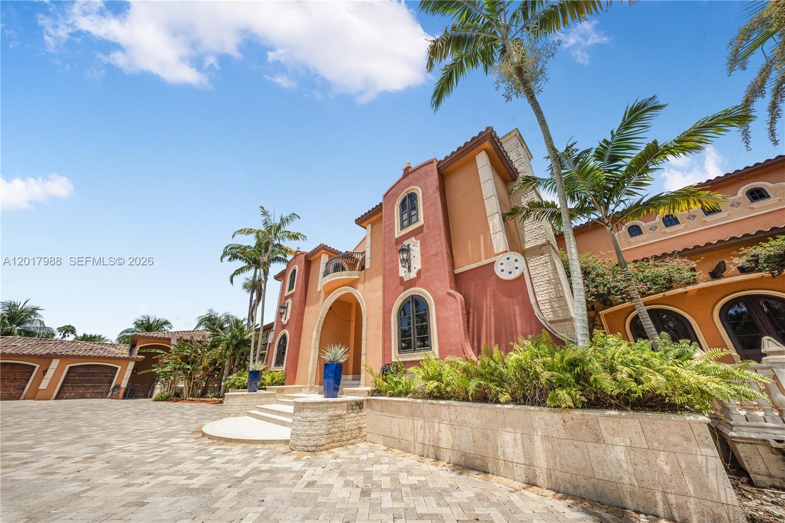 REDLAND ESTATE W/ GROTTO - Residential
