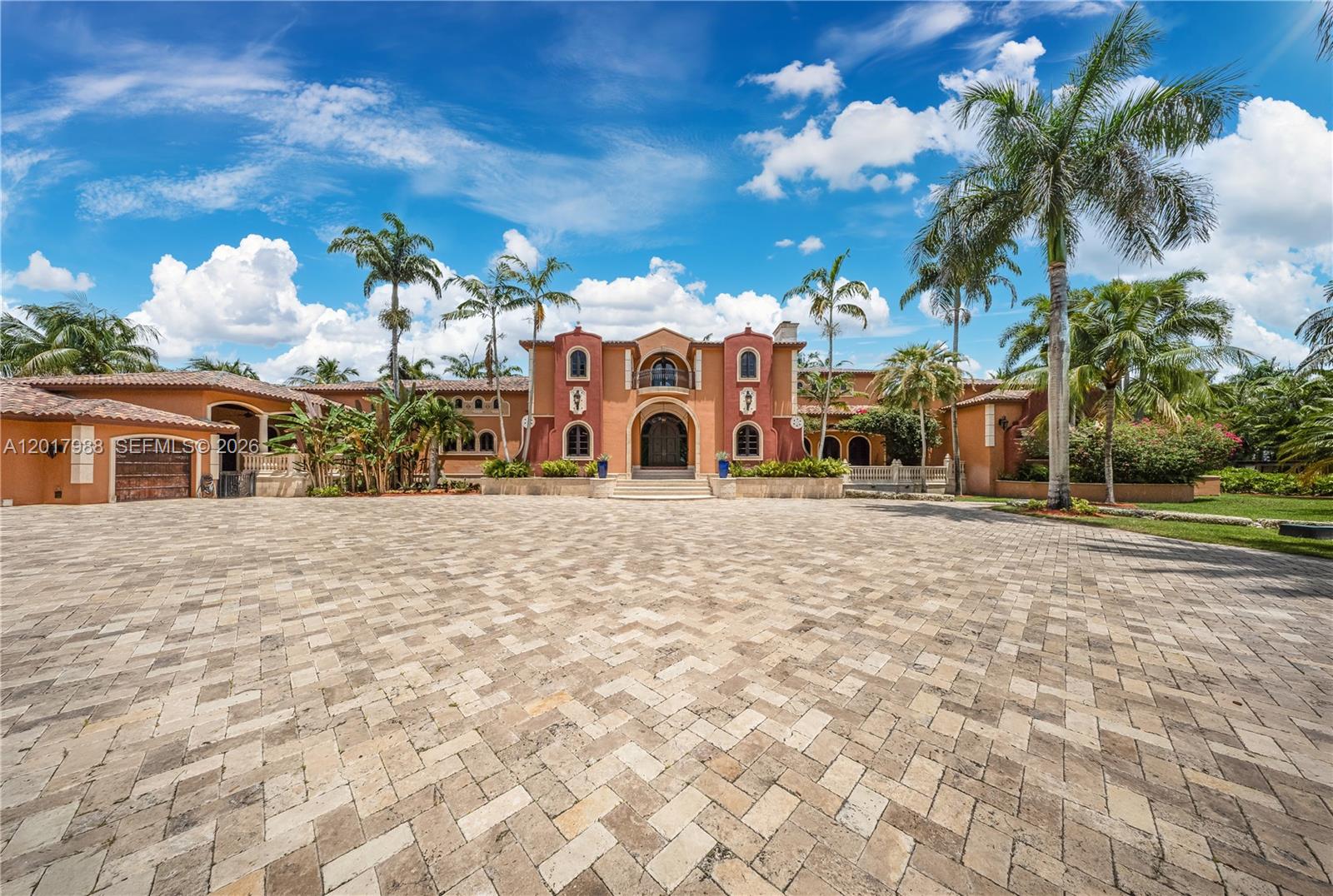 REDLAND ESTATE W/ GROTTO - Residential