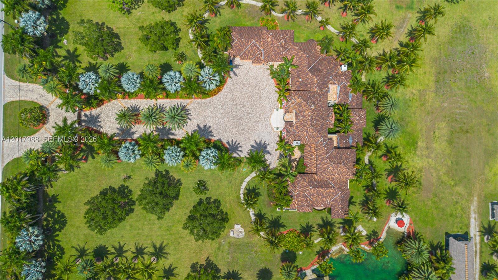 REDLAND ESTATE W/ GROTTO - Residential
