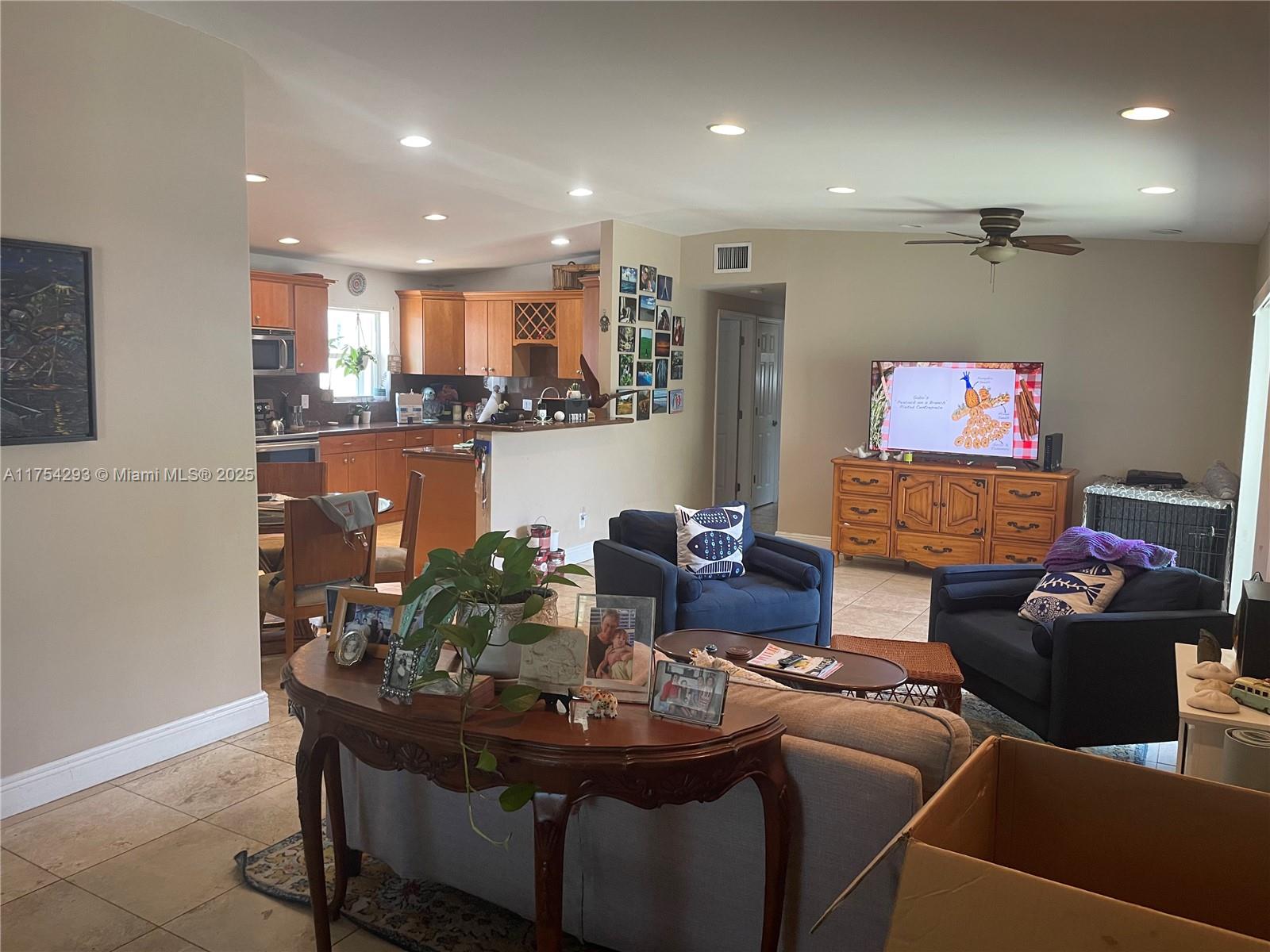 TROPIC VISTA - Residential