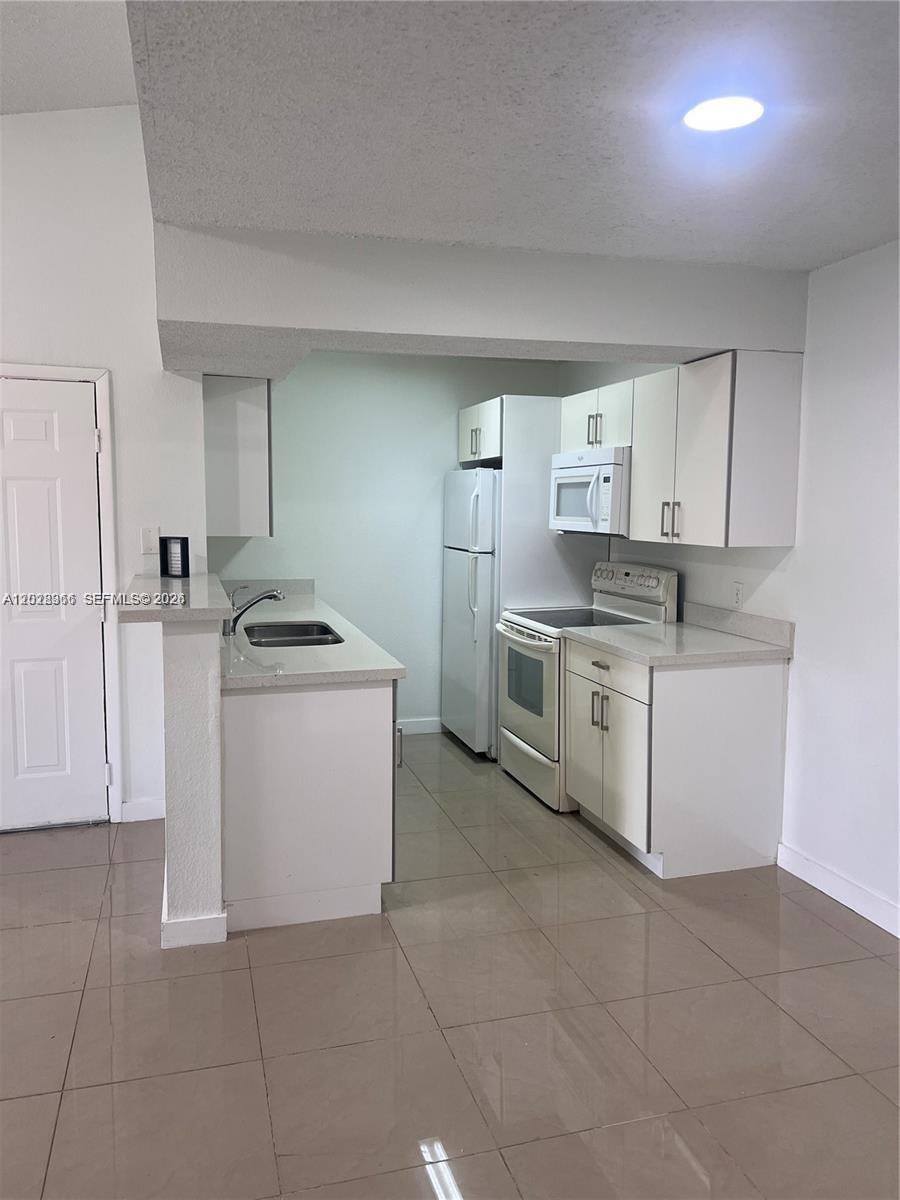 BISCAYNE BEACH CLUB CONDO - Residential Lease