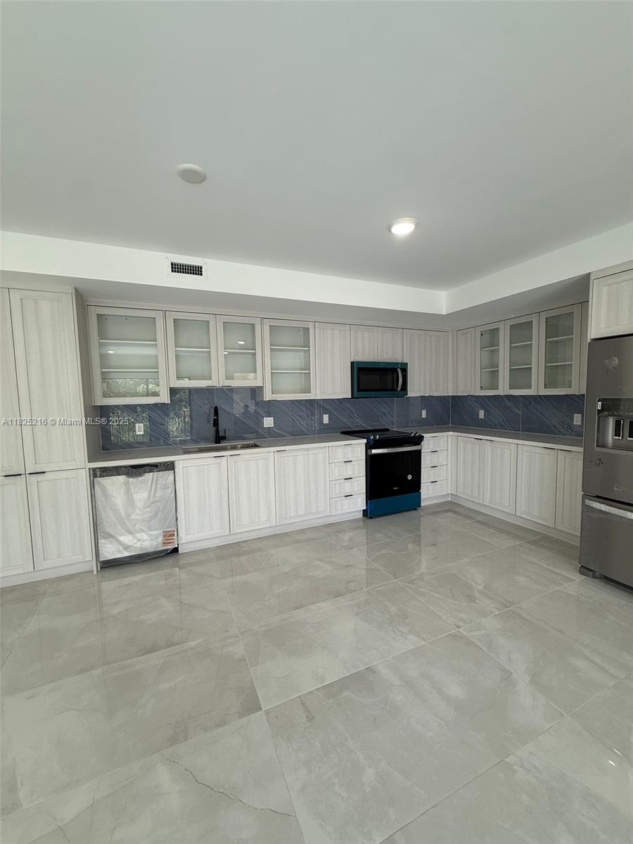 GRANDVILLE PLACE - Residential Lease