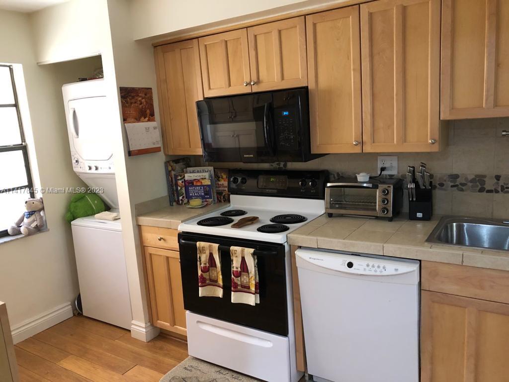 LAGO WEST CONDOMINIUM - Residential