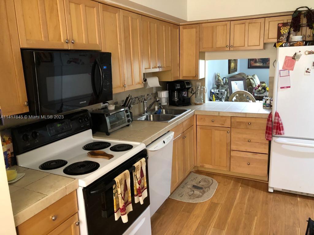 LAGO WEST CONDOMINIUM - Residential