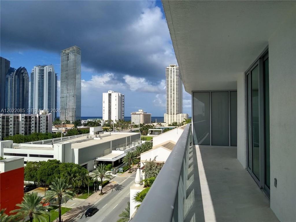 PARQUE TOWERS CONDO - Residential