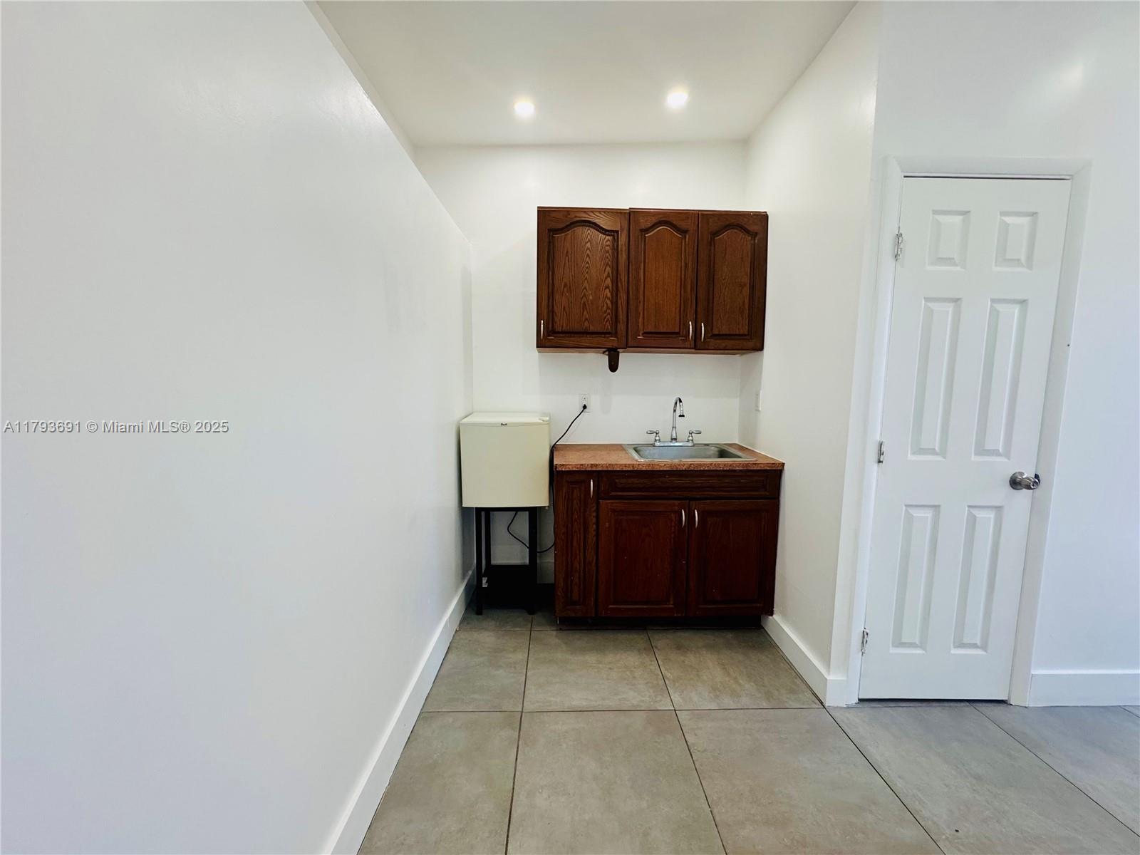 ARCH CREEKS ESTATES - Residential Lease