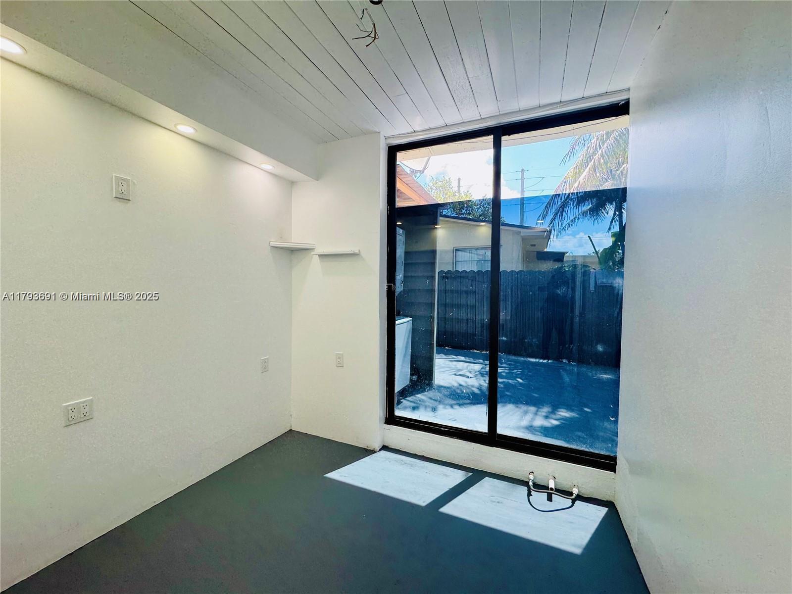 ARCH CREEKS ESTATES - Residential Lease