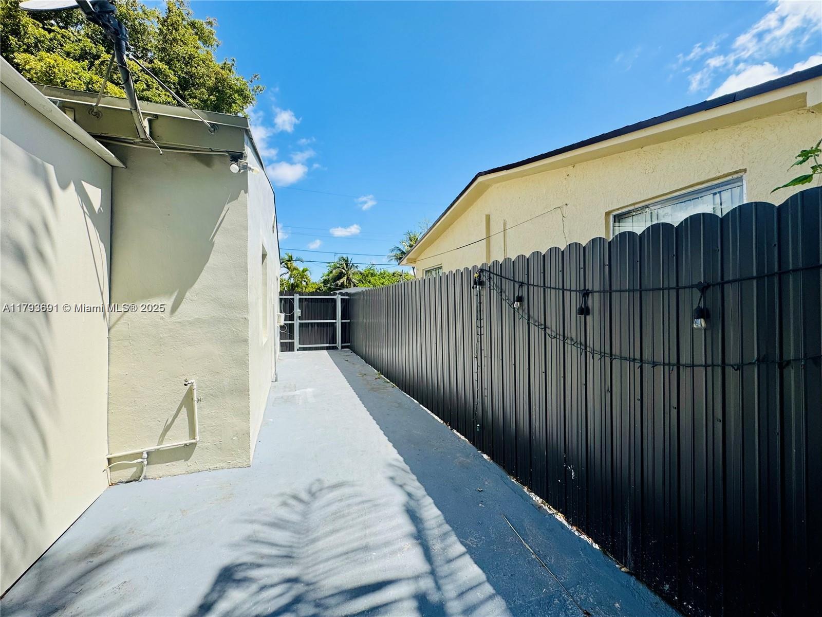 ARCH CREEKS ESTATES - Residential Lease