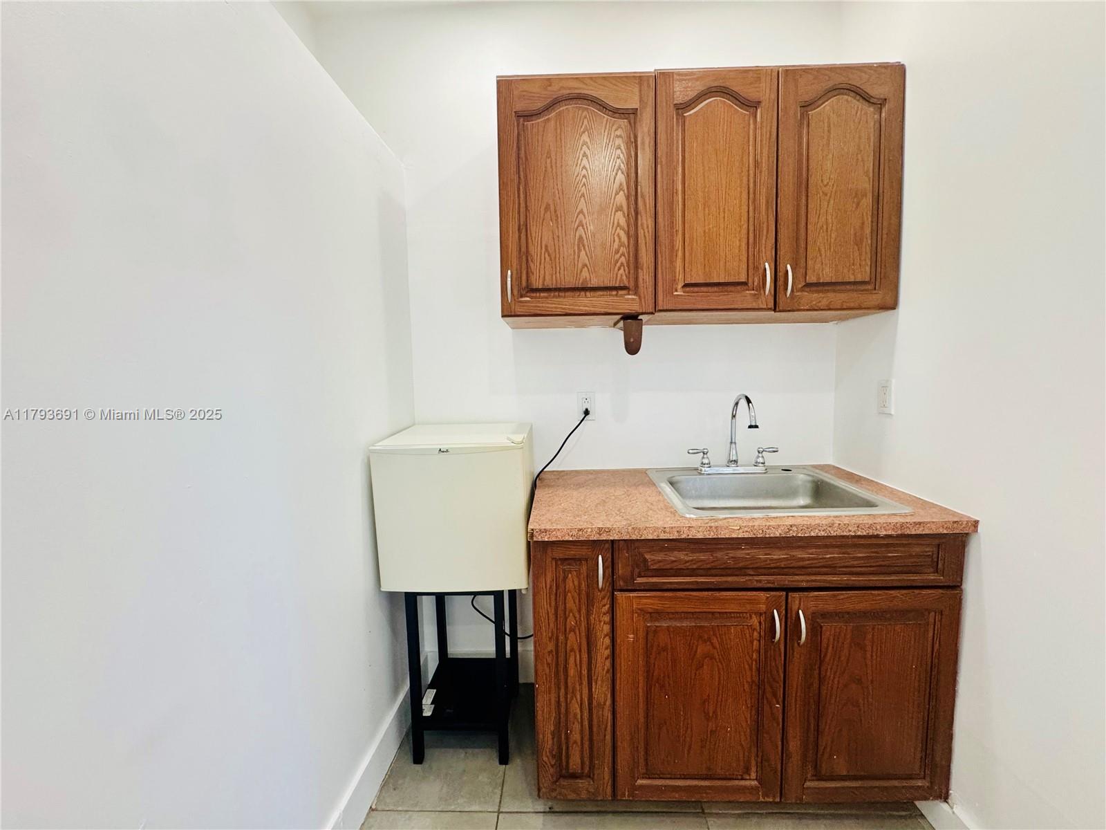 ARCH CREEKS ESTATES - Residential Lease