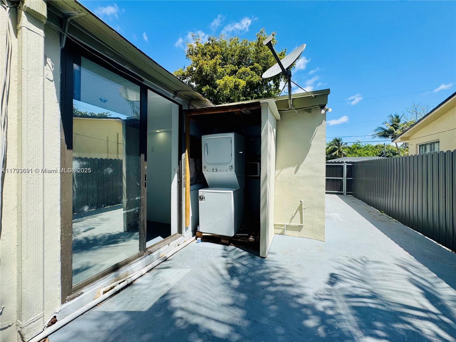 ARCH CREEKS ESTATES - Residential Lease