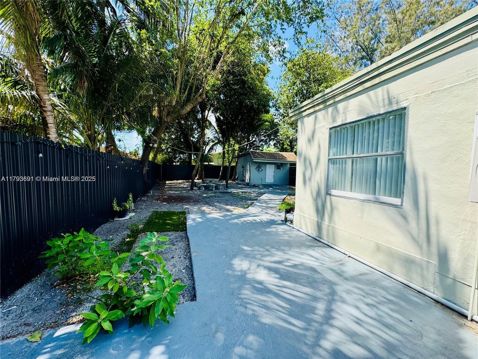 ARCH CREEKS ESTATES - Residential Lease