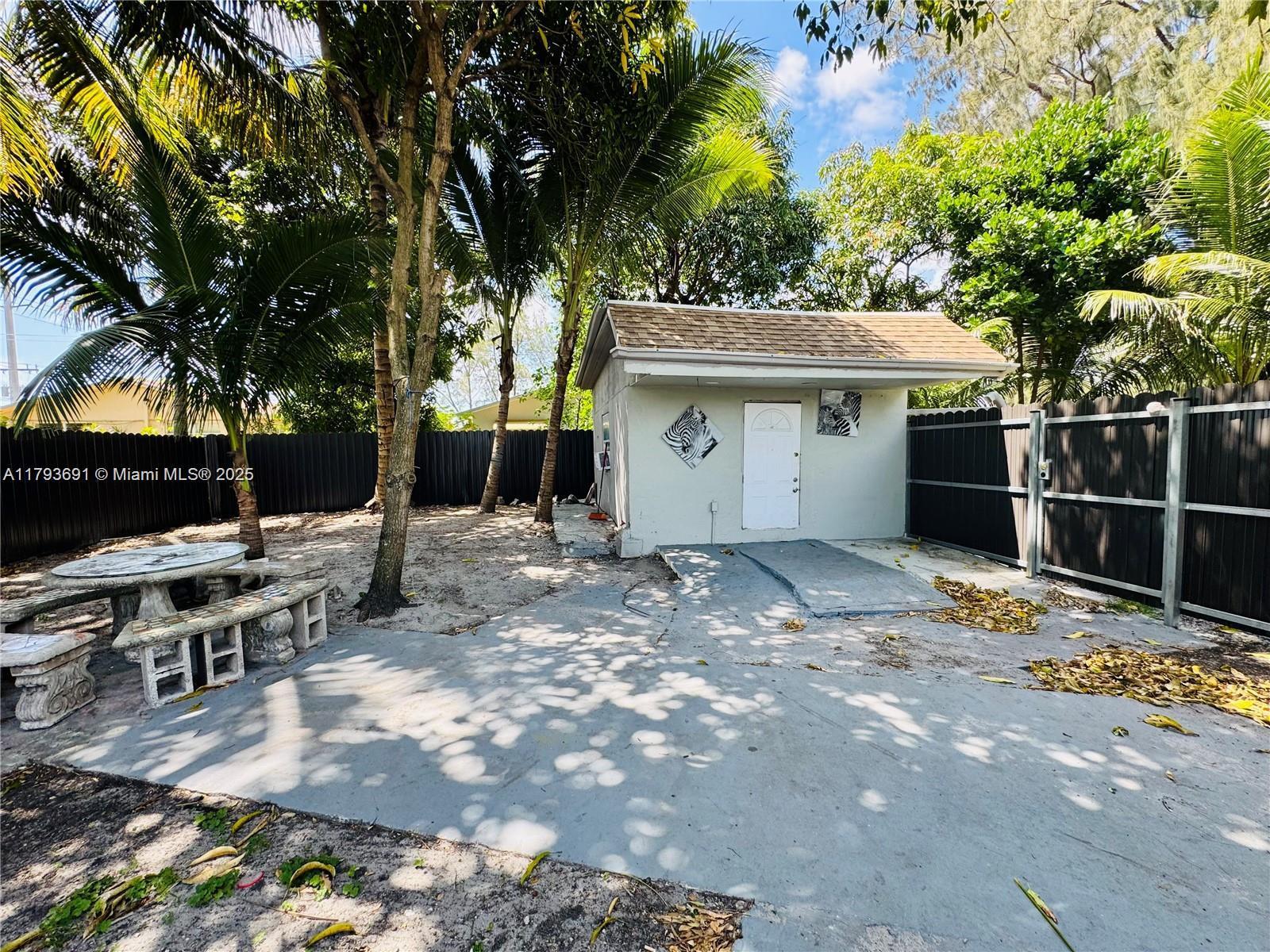 ARCH CREEKS ESTATES - Residential Lease