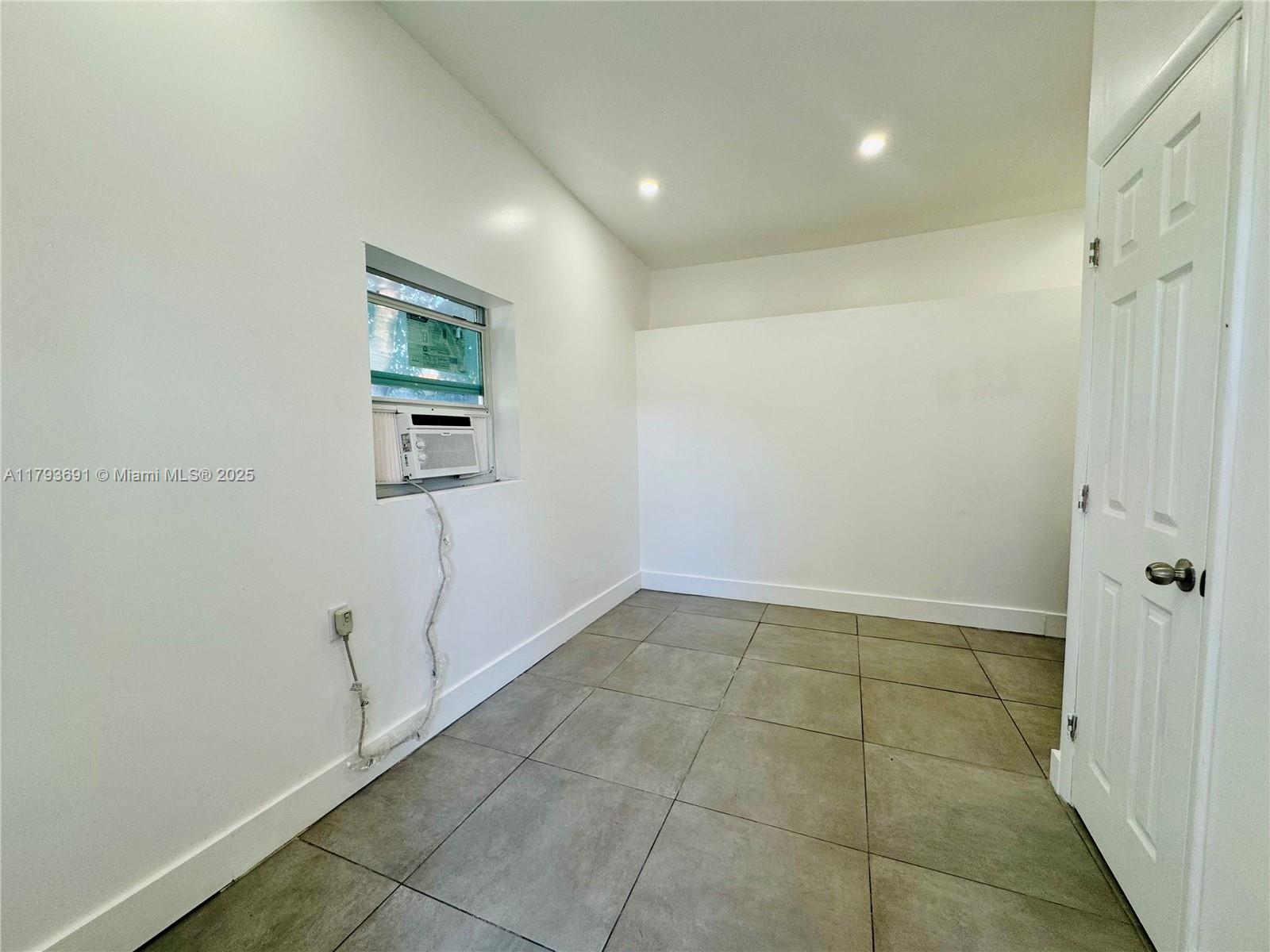 ARCH CREEKS ESTATES - Residential Lease
