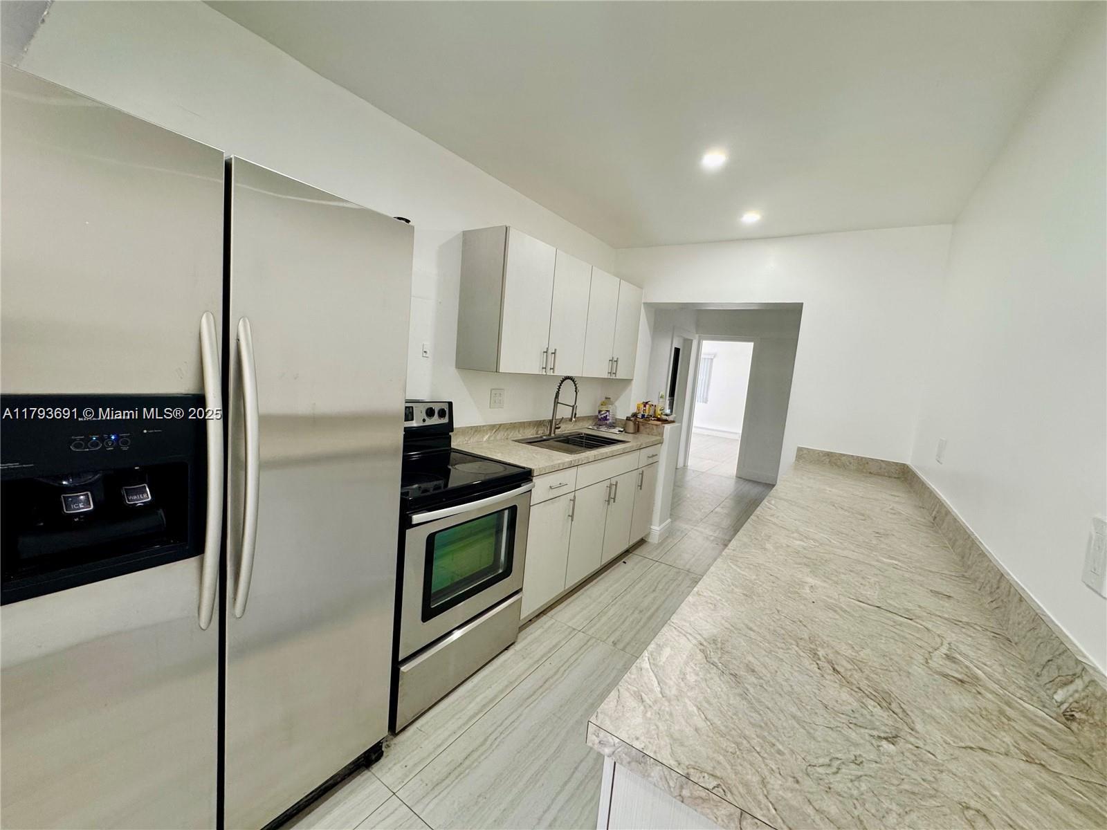 ARCH CREEKS ESTATES - Residential Lease