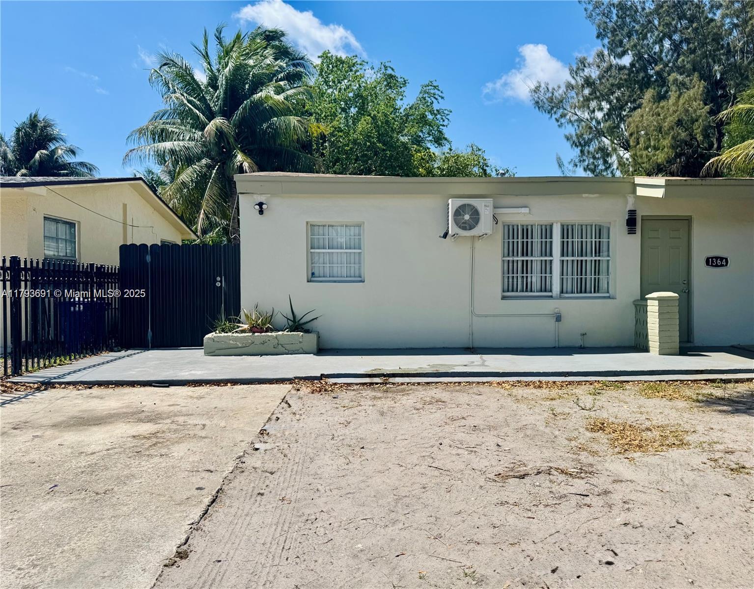 Fully updated 4-bedroom, 2-bathroom duplex in North Miami offers comfortable living with a 1-bedroom, 1-bath efficiency?perfect for extended family or separate work-from-home space. Featuring a remodeled kitchen, large living area, and bright, open layout. Enjoy a huge backyard, ideal for relaxing or entertaining, and a large driveway with plenty of parking.