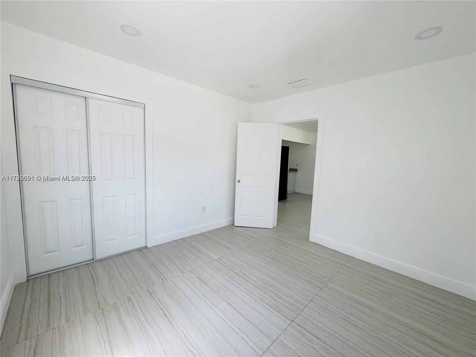 ARCH CREEKS ESTATES - Residential Lease