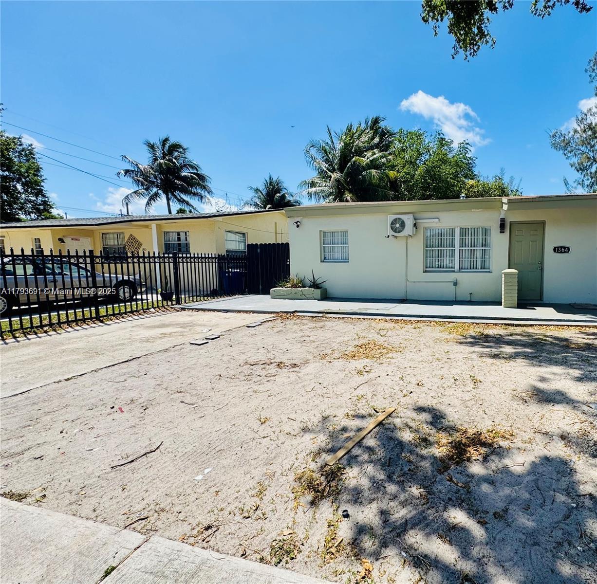 ARCH CREEKS ESTATES - Residential Lease