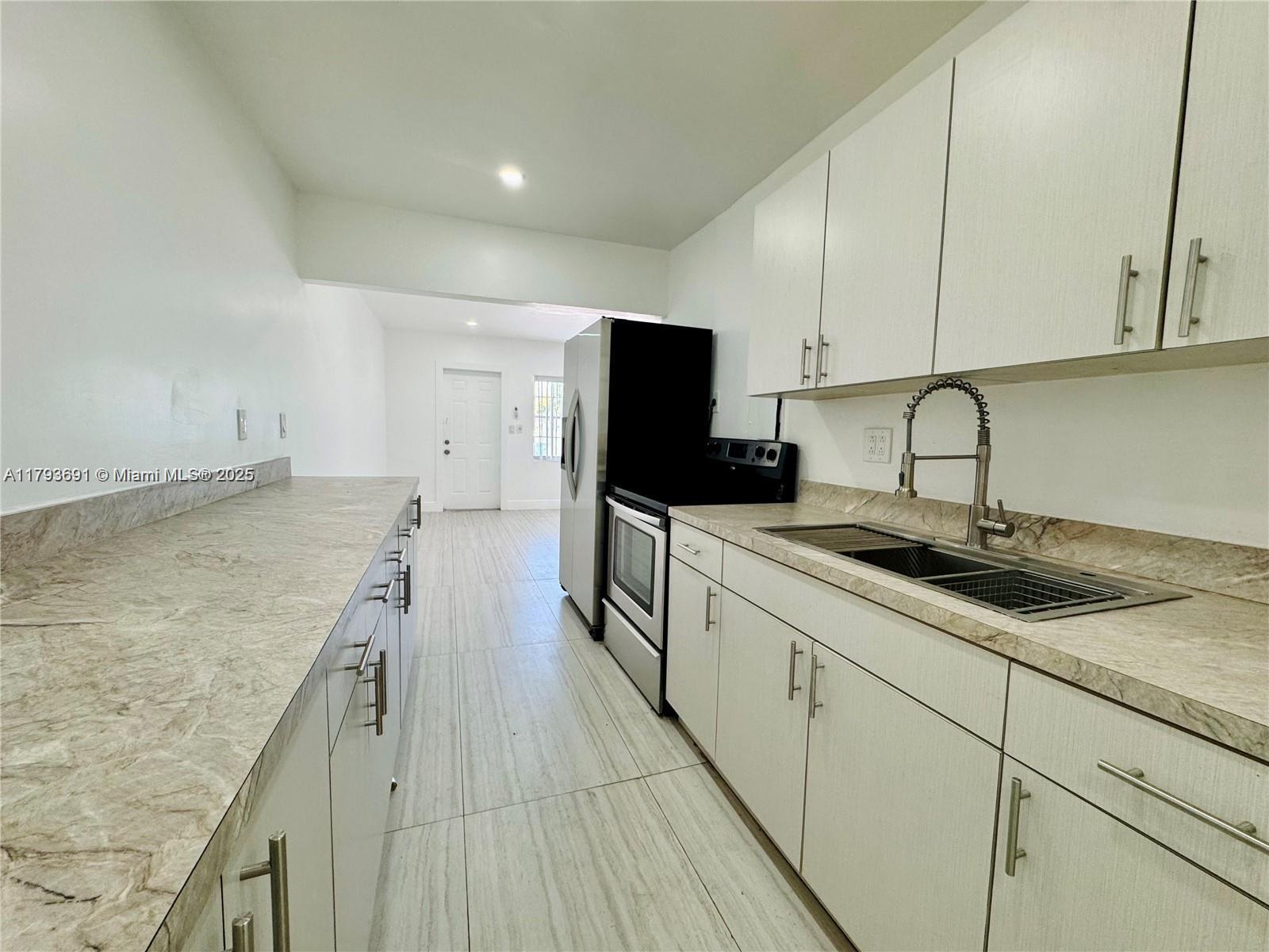 ARCH CREEKS ESTATES - Residential Lease