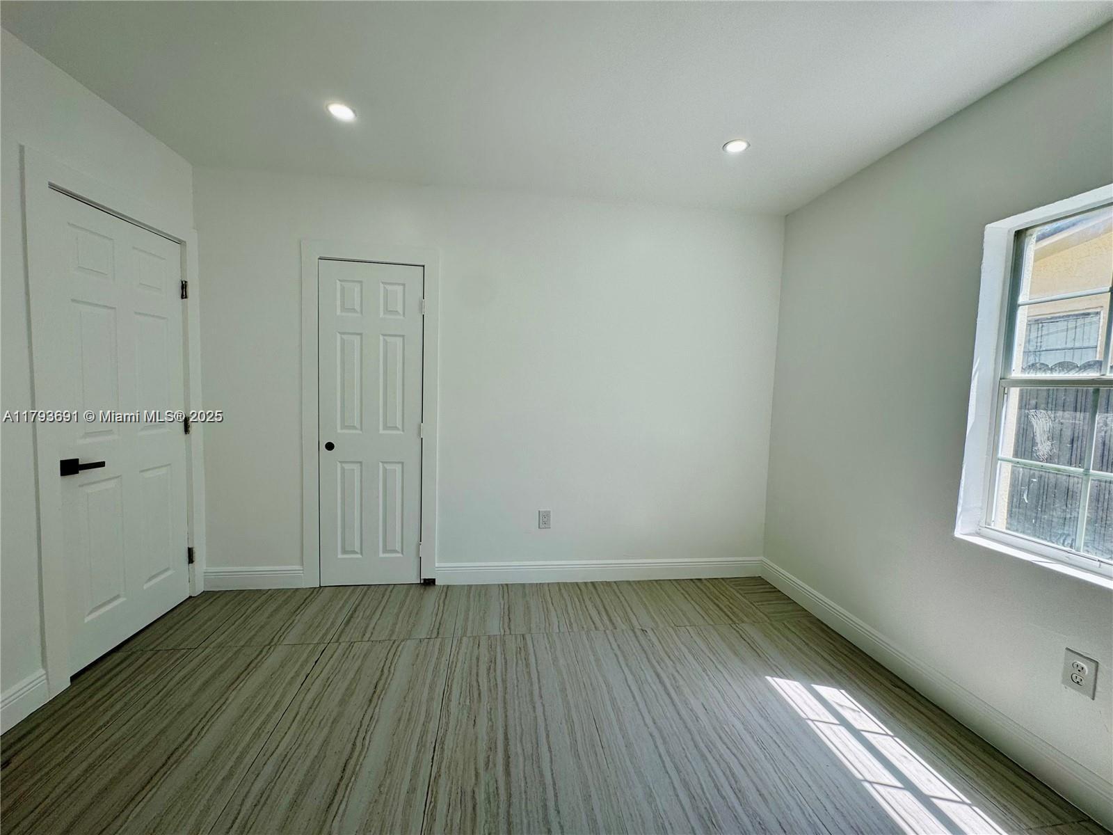 ARCH CREEKS ESTATES - Residential Lease