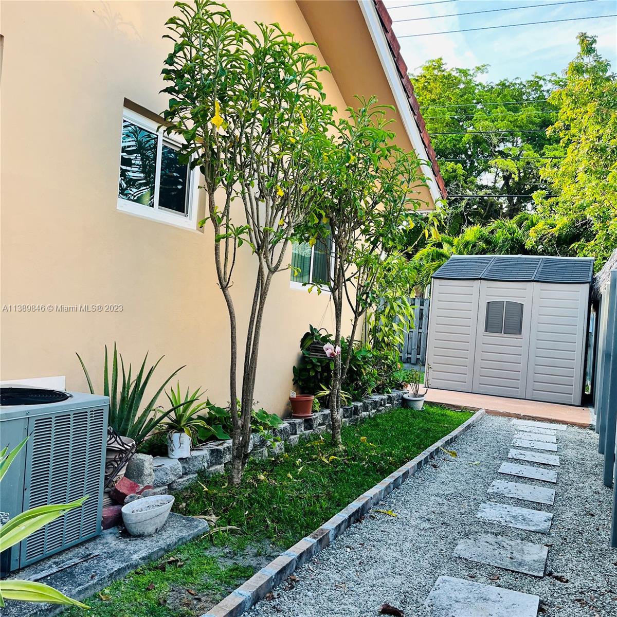 UNIVERSITY VILLAS 2ND ADDN - Residential
