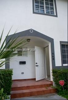 HOLLYWOOD LAWNS - Residential