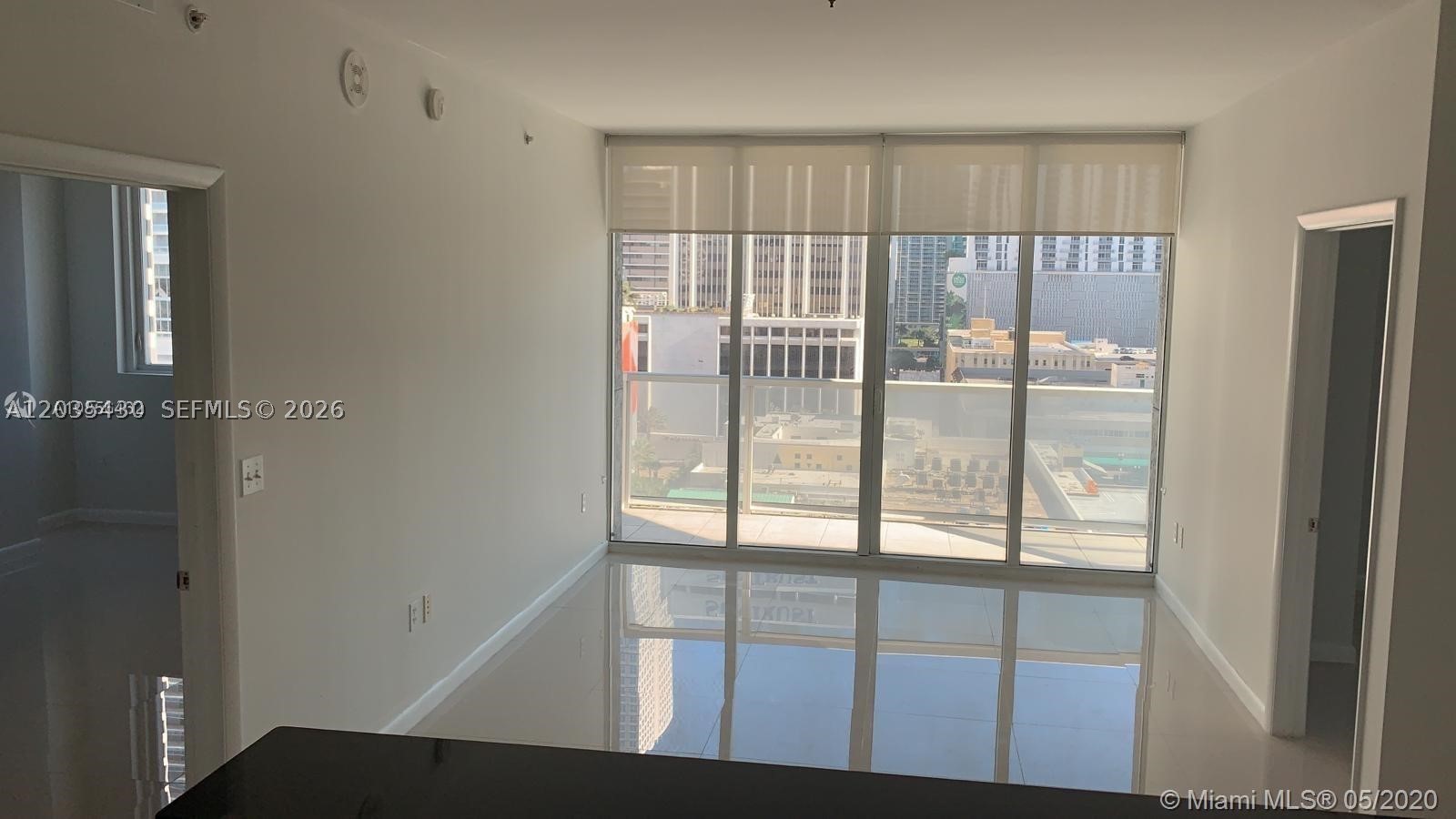 Nice 2/2 unit with open kitchen, SS appliances & tile floors. Building has resort alike amenities with business center, social room, gym, huge pool & deck area overlooking the bay. Great location in​​‌​​​​‌​‌​​​‌‌​​​‌‌‌​​‌​​‌‌​​​​ downtown.