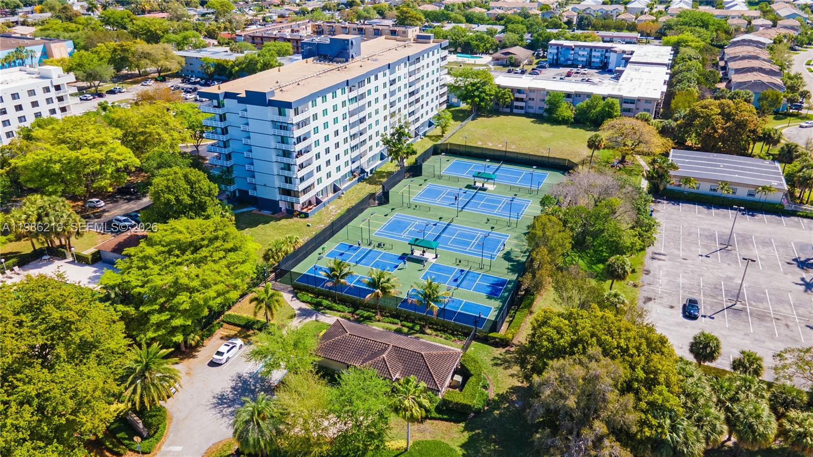 HILLCREST COUNTRY CLUB - Residential