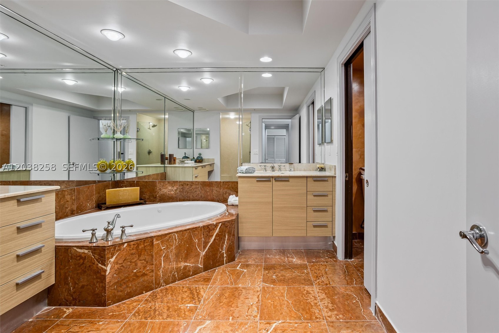 DIPLOMAT OCEANFRONT RESID - Residential