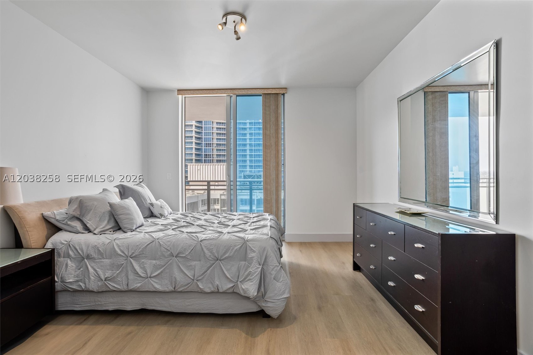 DIPLOMAT OCEANFRONT RESID - Residential