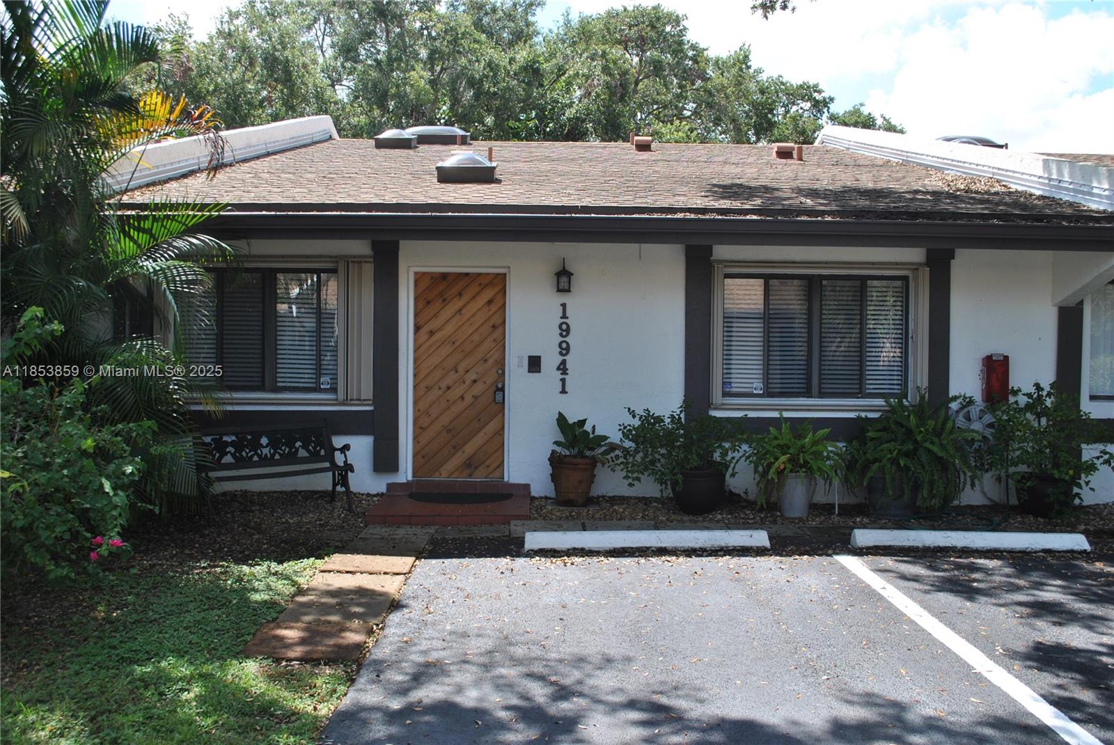 Spacious 2 bed, 2 bath villa with 1,580 sq ft in the gated Sandpiper community of California Club. This one-story home features high ceilings, central A/C, in-unit washer/dryer, and a new roof (2 years old).  lounge, or creative space. Enjoy 2 assigned parking spots, guest parking, and access to the community pool and clubhouse. HOA includes water and cable. Prime location just a few minutes from Aventura Mall, the beach.