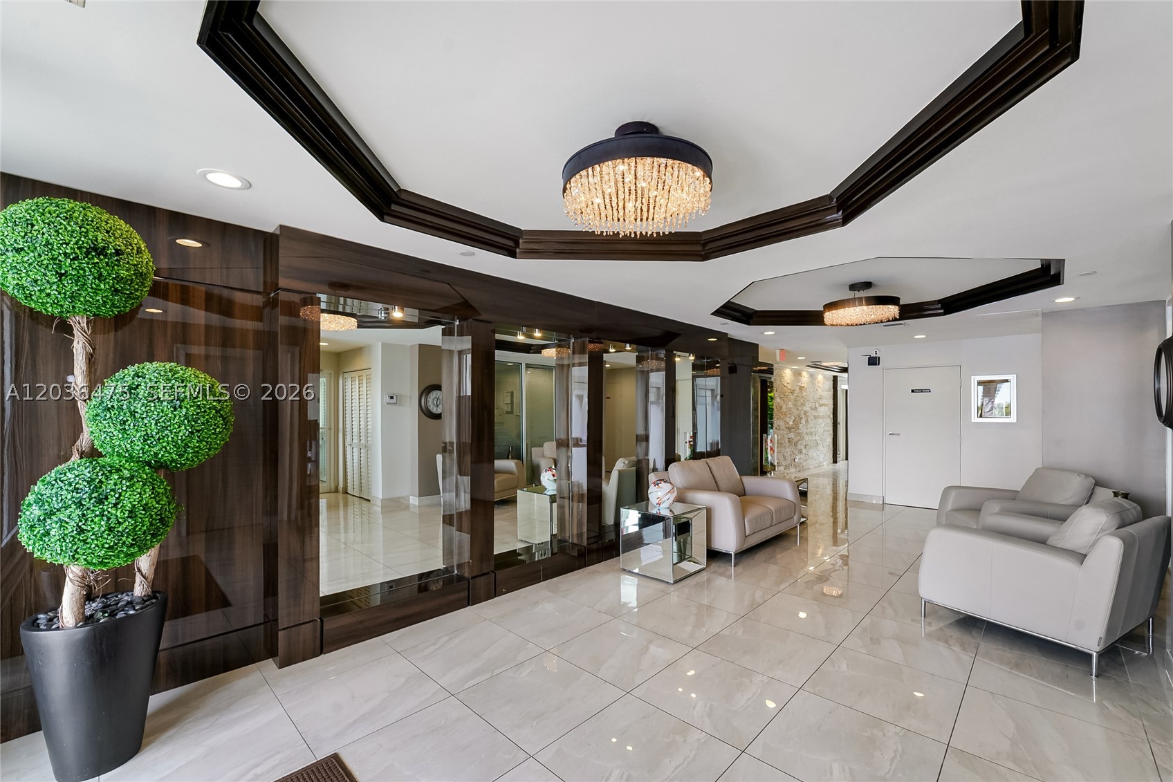 LE MONTCALM CONDO - Residential