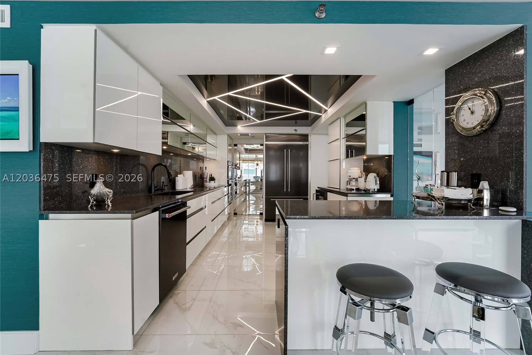 LE MONTCALM CONDO - Residential