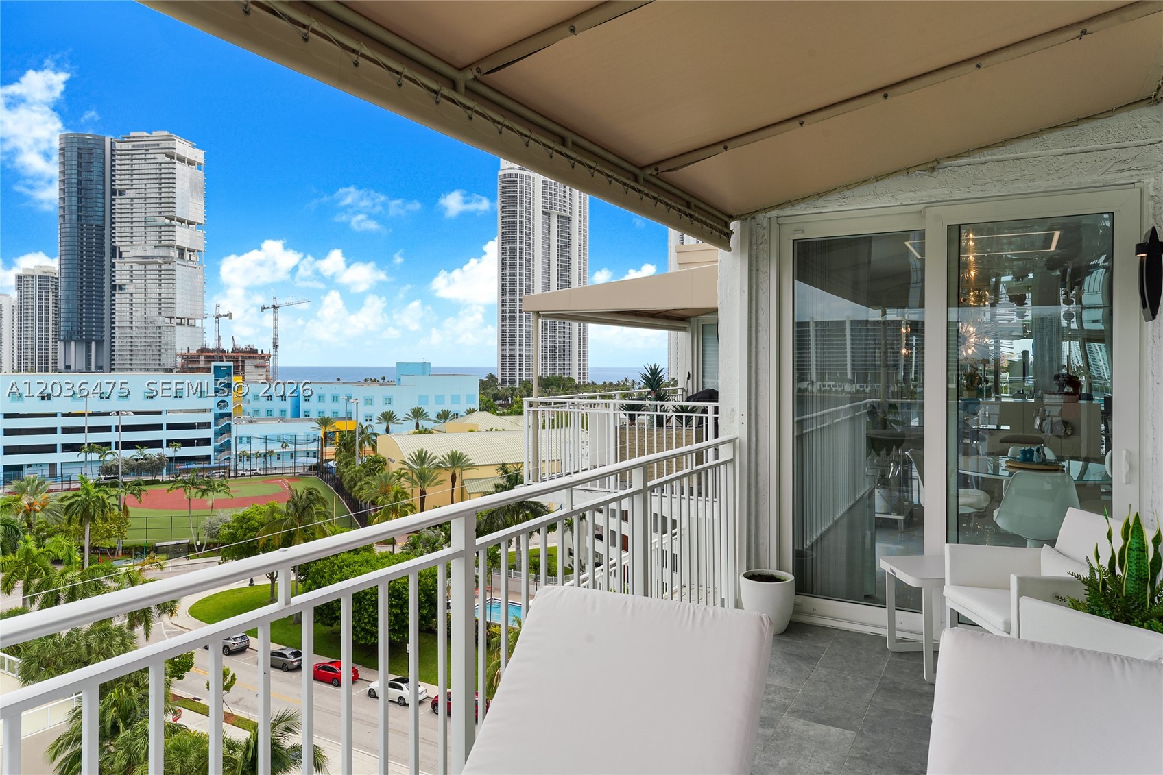 LE MONTCALM CONDO - Residential