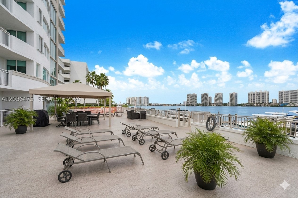 LE MONTCALM CONDO - Residential