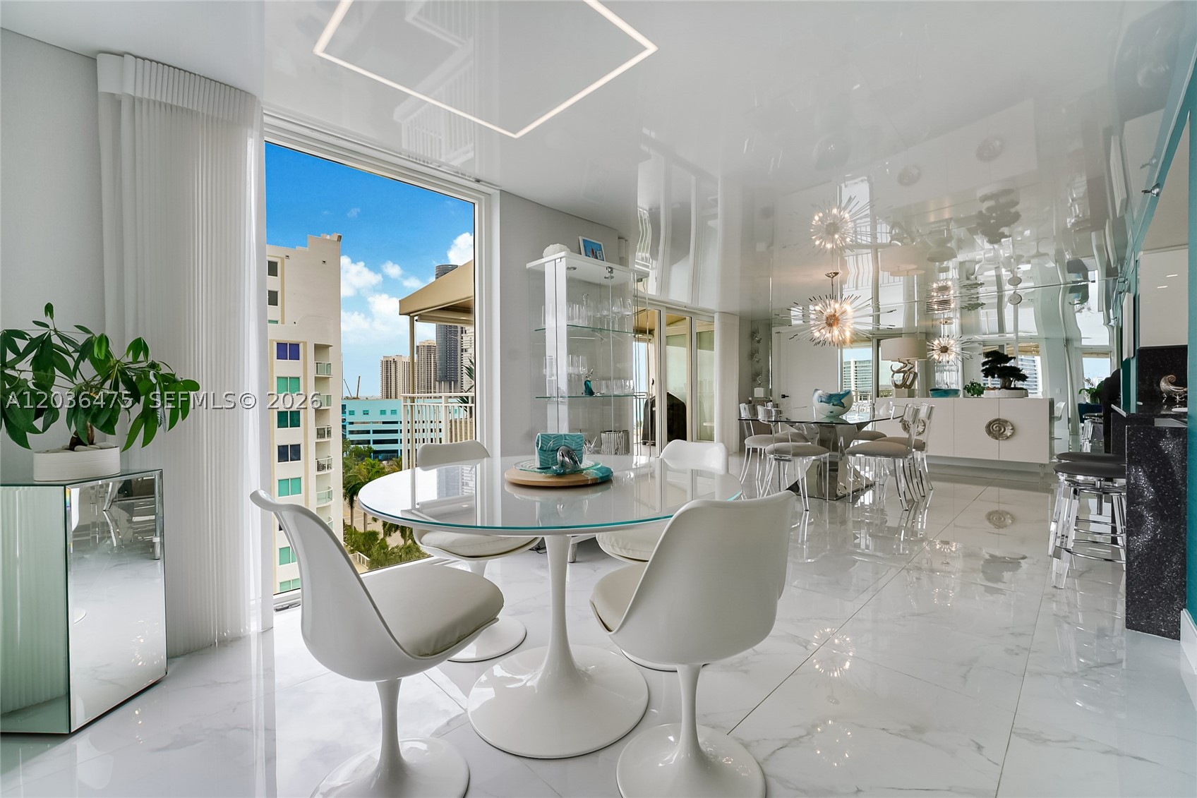 LE MONTCALM CONDO - Residential