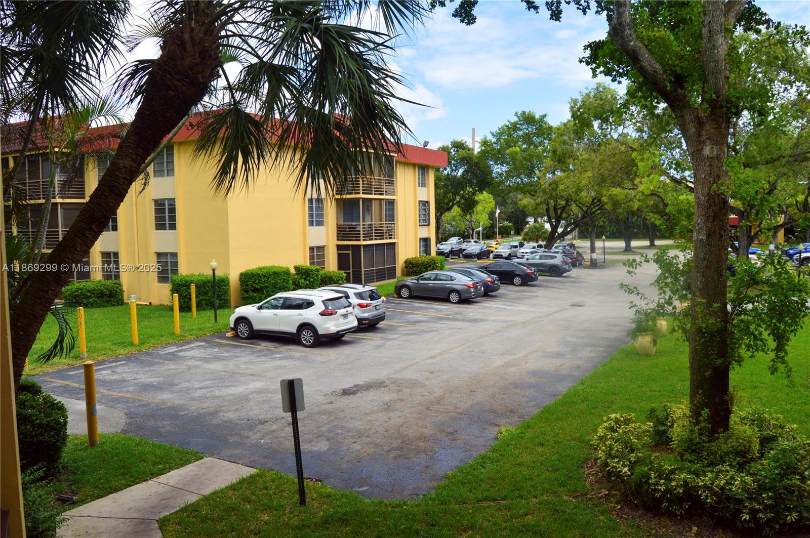 FOXCROFT APTS INC CONDO - Residential