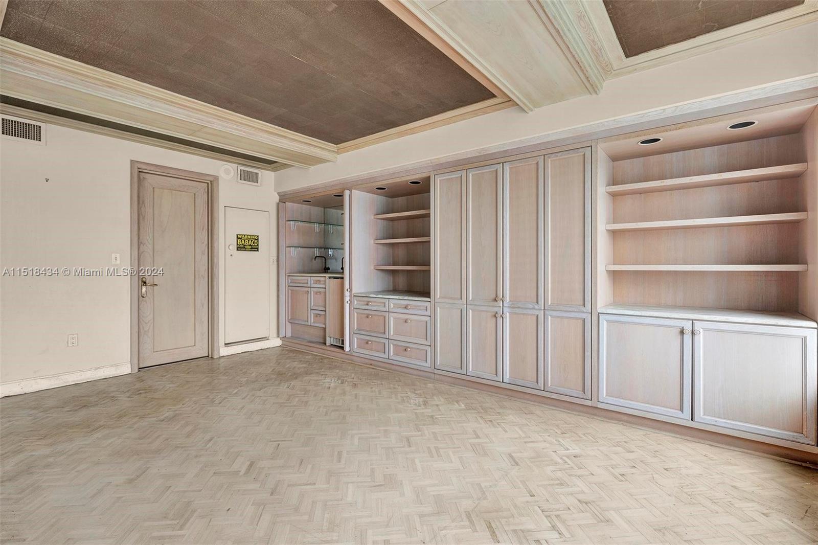 JOCKEY CLUB CONDO - Residential