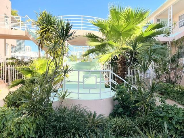 BAY DRIVE CONDO - Residential